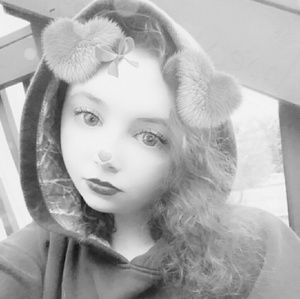 Meet your Posher, Lacey